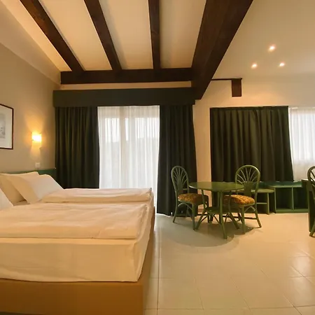 Tamerici Resort مارتْشانا مارينا